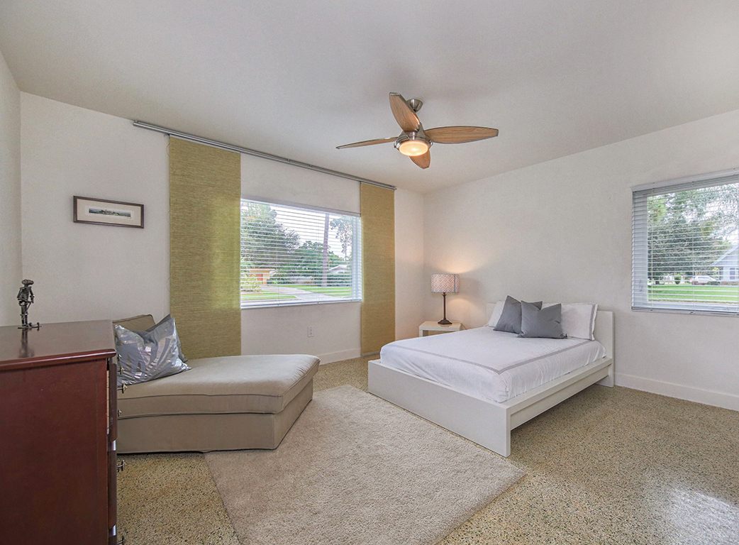Guest bedroom with a chaise